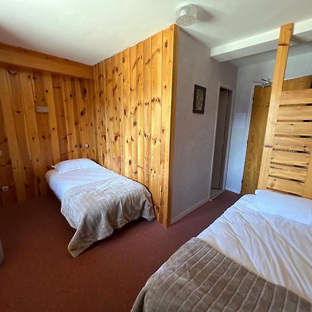 Hotel Restaurant La Pendine Les Pres 外观 照片