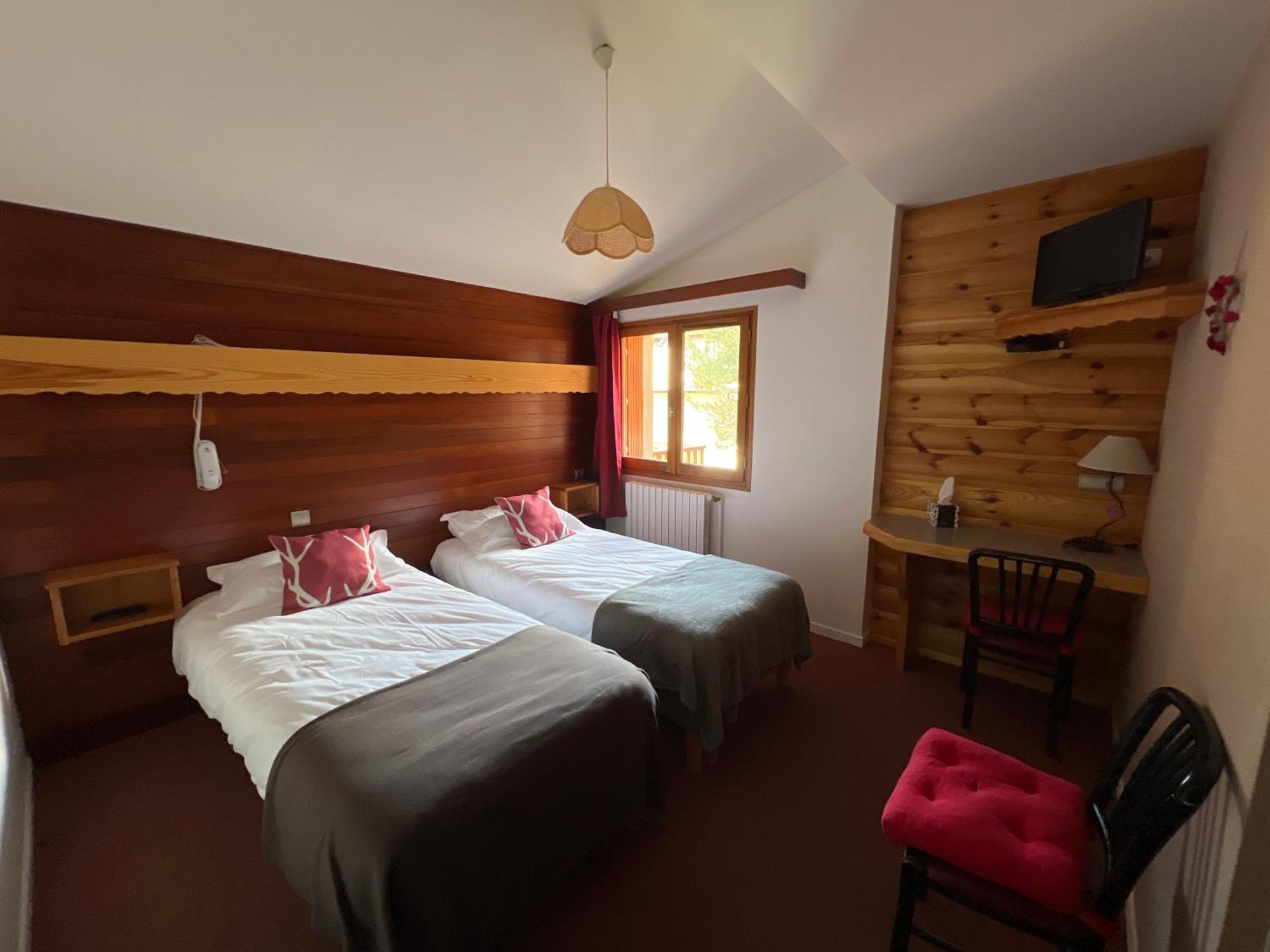 Hotel Restaurant La Pendine Les Pres 外观 照片