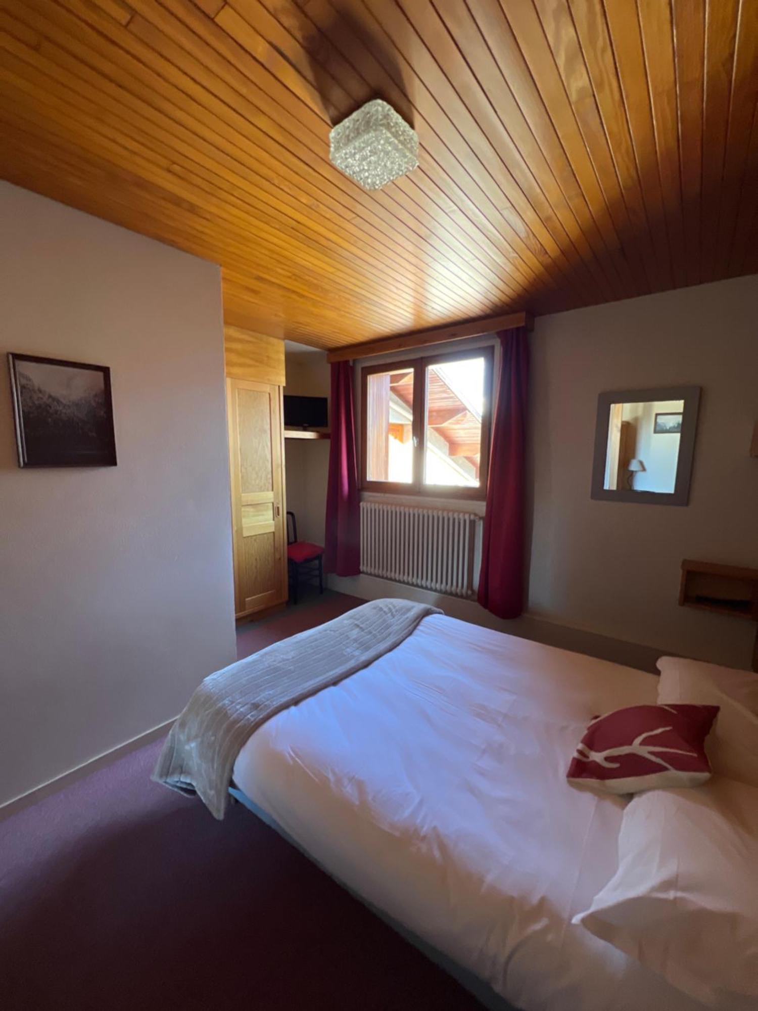 Hotel Restaurant La Pendine Les Pres 外观 照片