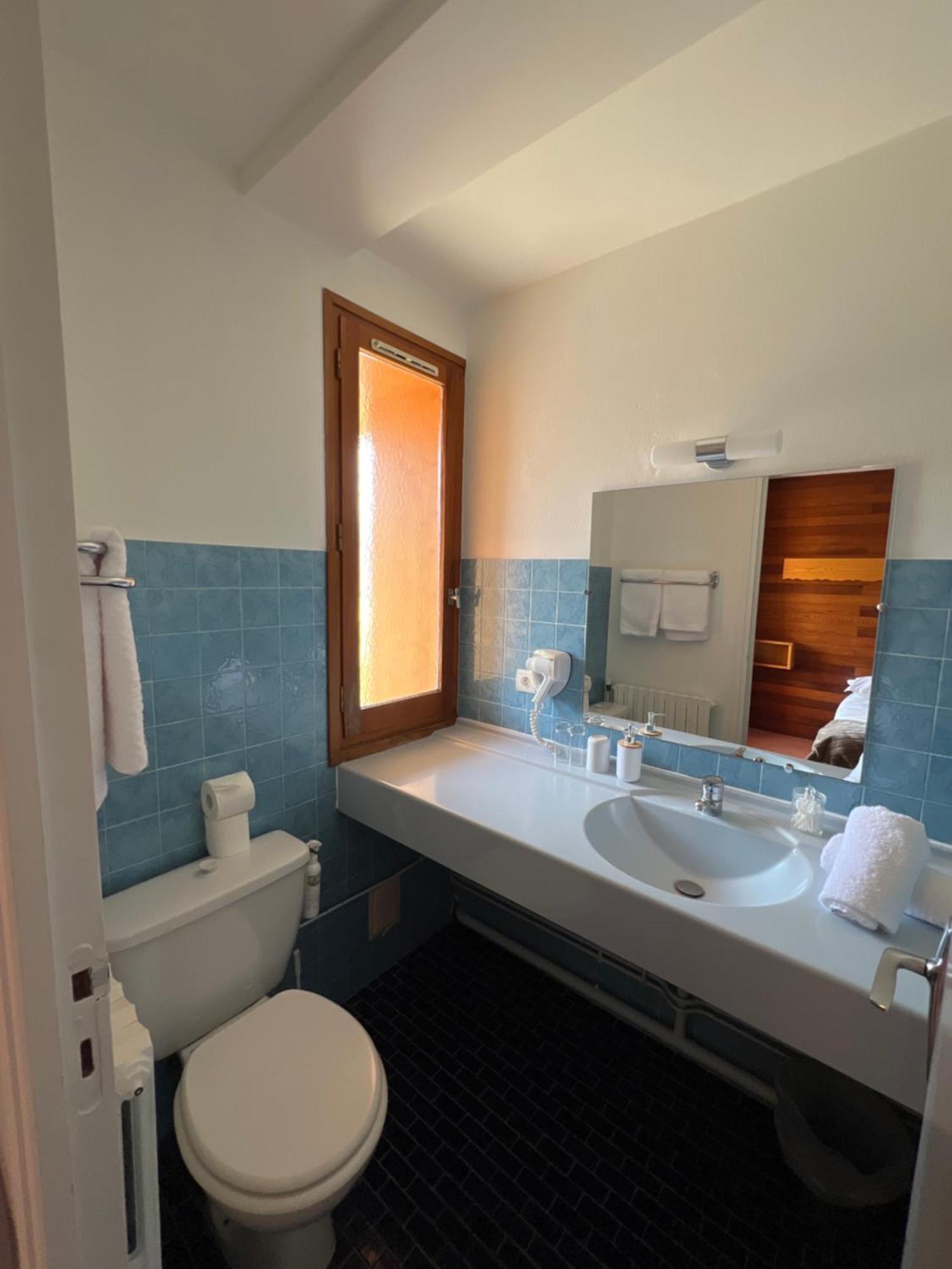 Hotel Restaurant La Pendine Les Pres 外观 照片