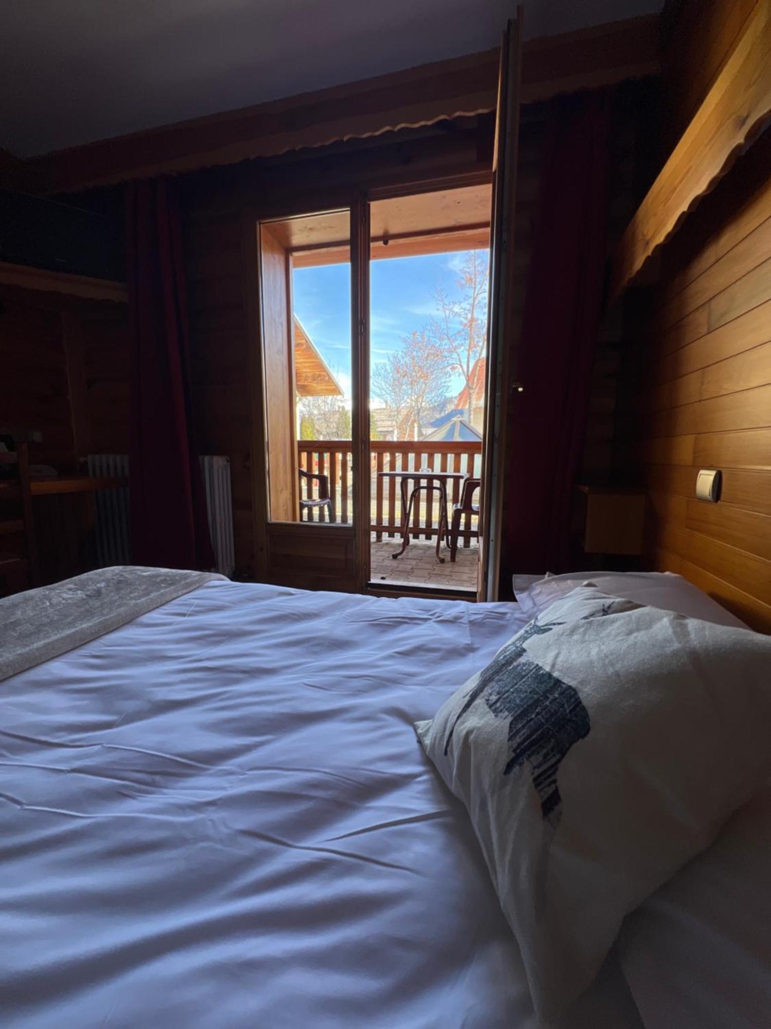 Hotel Restaurant La Pendine Les Pres 外观 照片