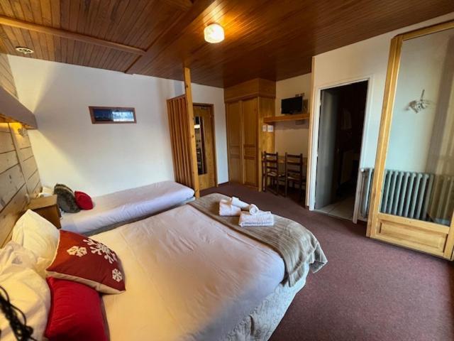 Hotel Restaurant La Pendine Les Pres 外观 照片